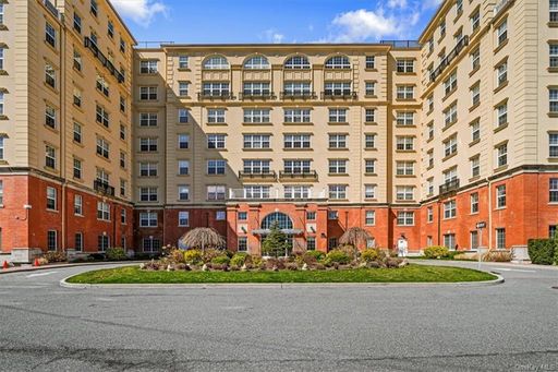 Image 1 of 31 for 10 Byron Place #303 in Westchester, Larchmont, NY, 10538