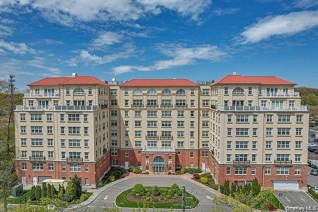 10 Byron Place #310