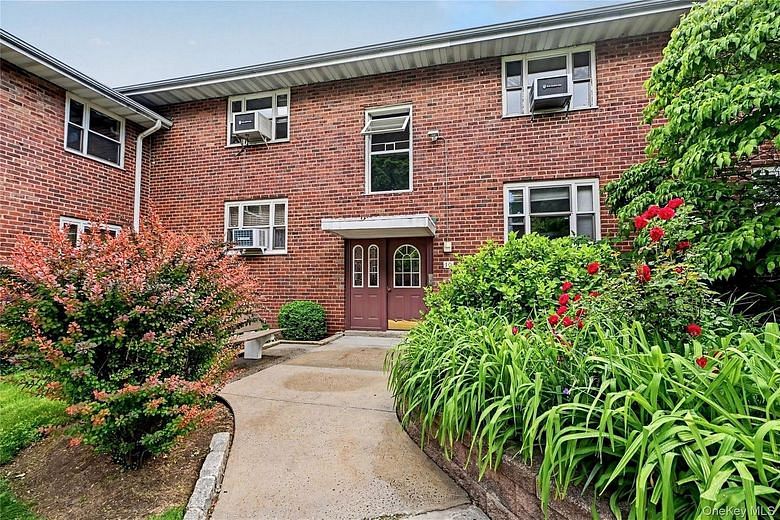 10 Dehaven Drive #2E