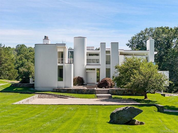10 Dogwood Hills Road