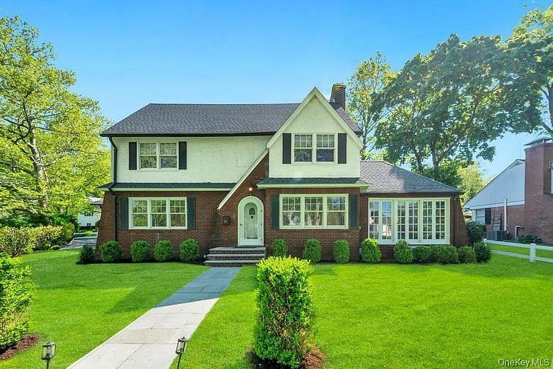 10 Dupont Avenue