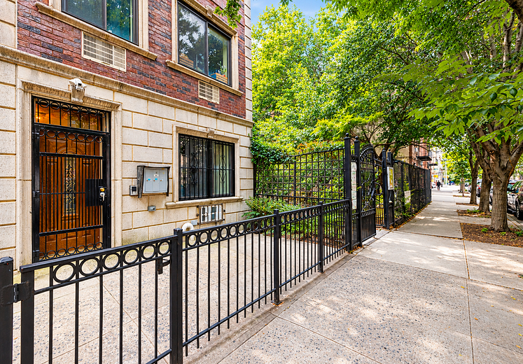 10 East 129th Street
