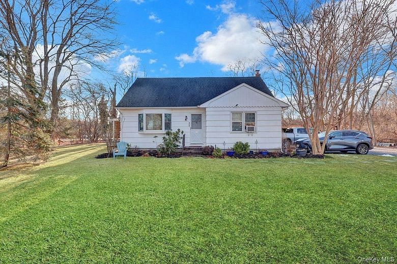 10 Eastport Manor Road