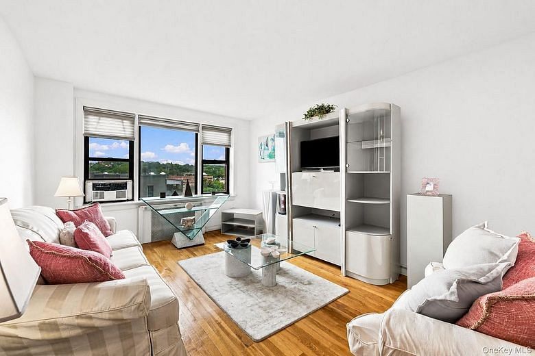 10 Franklin Avenue #2A