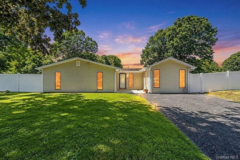 10 Helene Drive