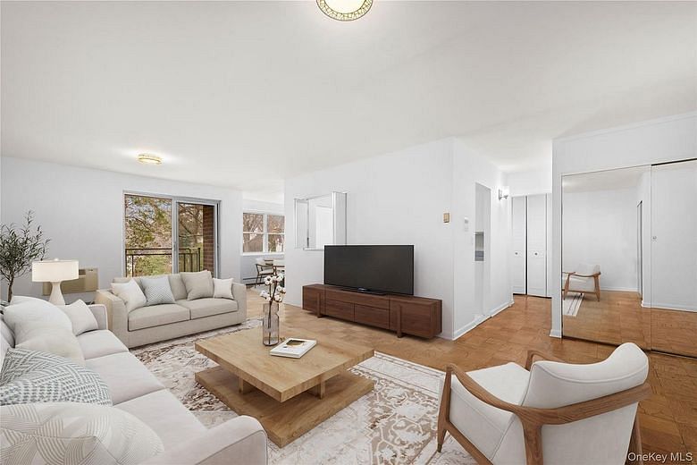 10 Ipswich Avenue #4M
