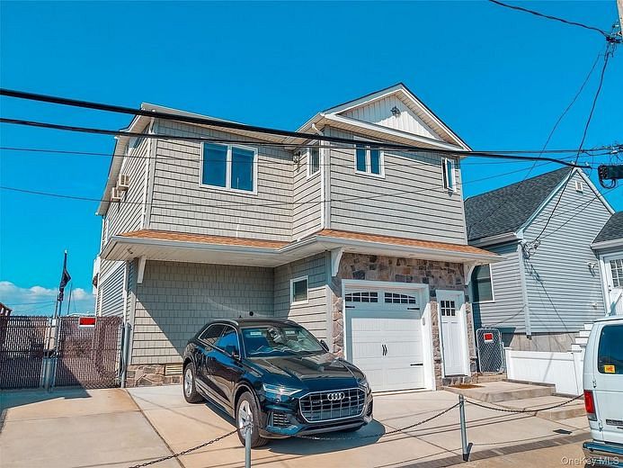 10 James Street S