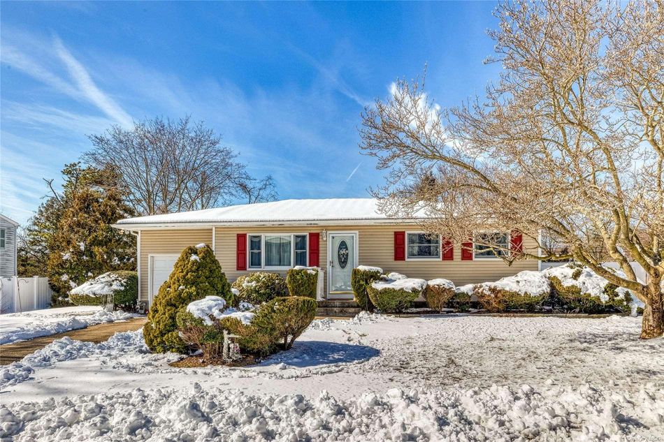 Image 1 of 23 for 10 Lucille Drive in Long Island, South Setauket, NY, 11720