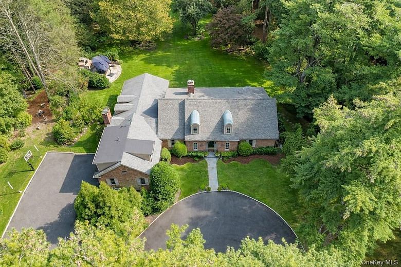 10 Middle Hollow Road