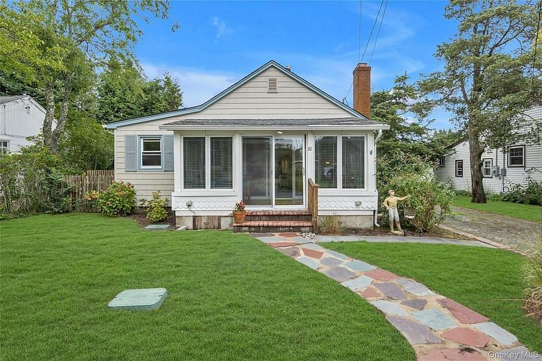 10 Mineola Court