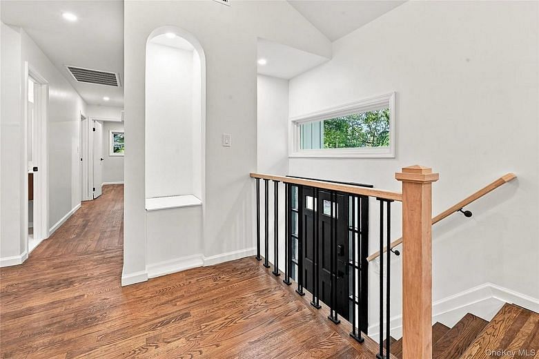 10 Moonedge Road