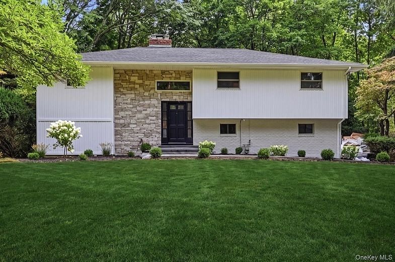 10 Moonedge Road