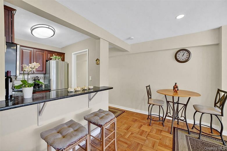 10 Old Mamaroneck Road #4K