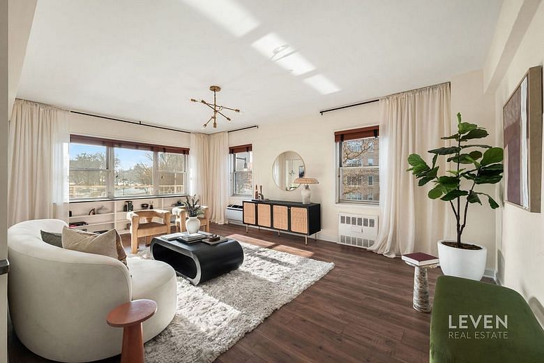 10 Plaza Street East #3A