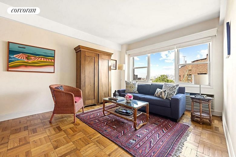 10 Plaza Street East #6G