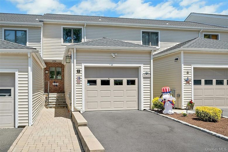 10 Pleasant Ridge Road