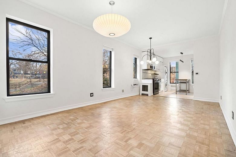 10 Saint Nicholas Terrace #3