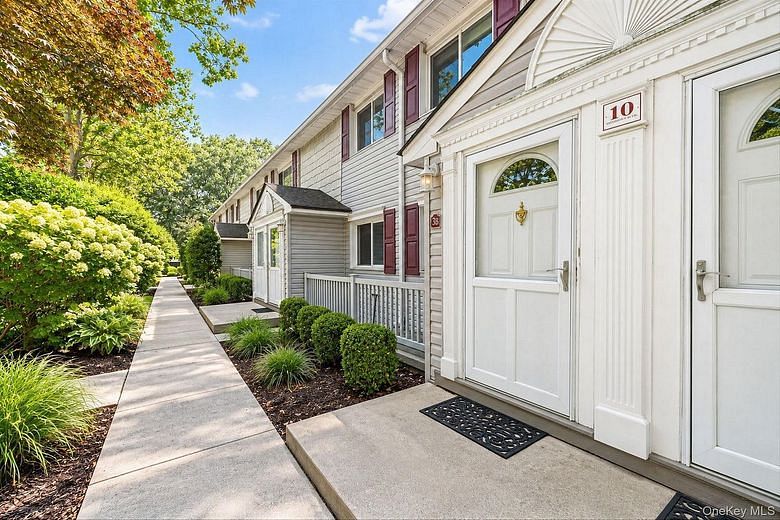 10 Smithtown Boulevard #3B