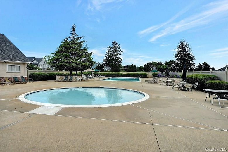 10 Sprucewood Boulevard