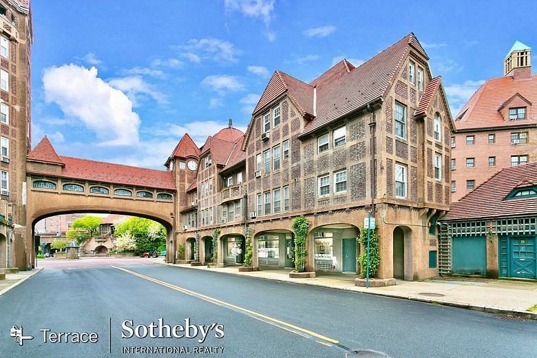 10 Station Square #R52