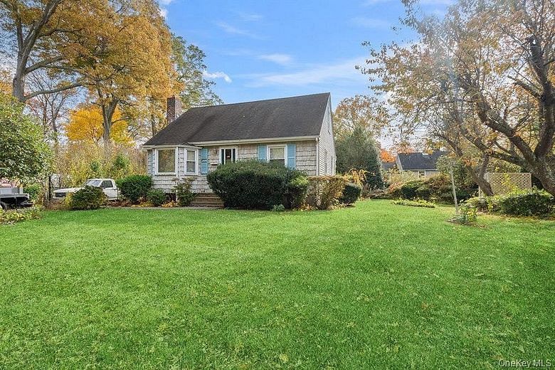 10 Stratton Drive in Huntington Station | Yoreevo