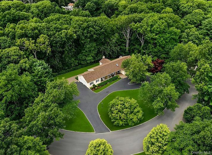 10 Williamsburg Drive