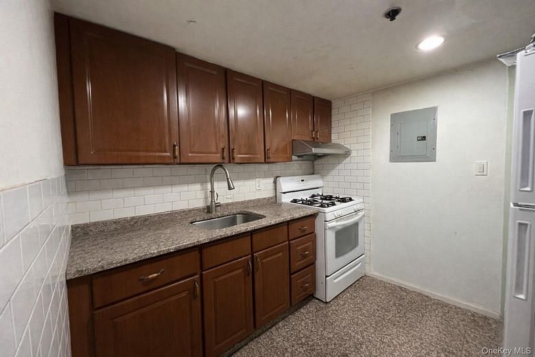 100-09 39 Avenue #3E