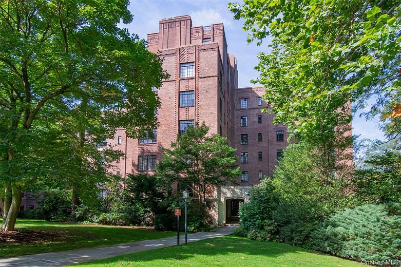 100 Ardsley Avenue West #2-K