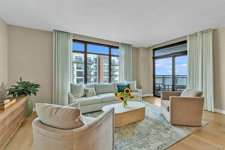 100 Boardwalk #904A