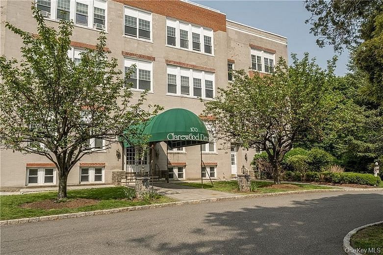 100 Clarewood Drive #4G