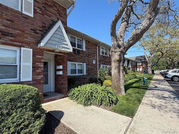 100 Connetquot Avenue #10