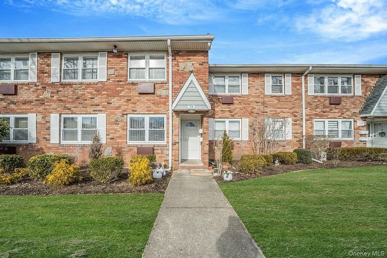 100 Connetquot Avenue #7