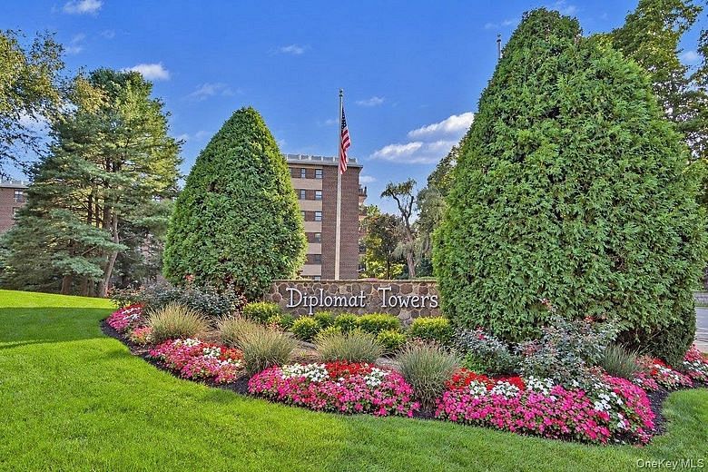 100 Diplomat Drive #6C