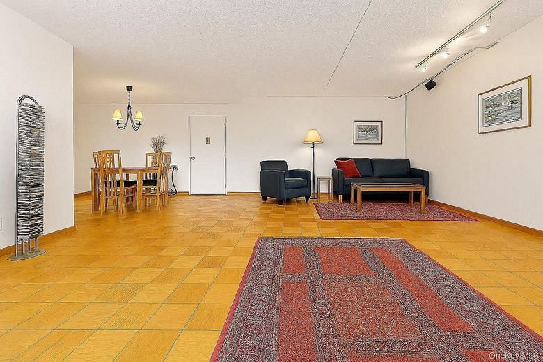 100 Diplomat Drive #7A