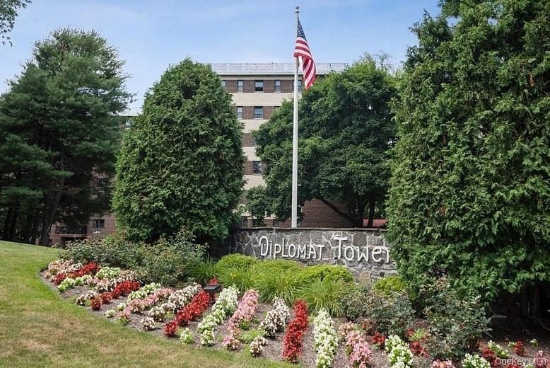 100 Diplomat Drive #7J