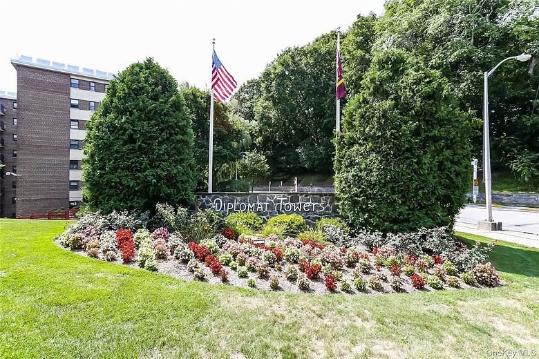 100 Diplomat Drive #8C