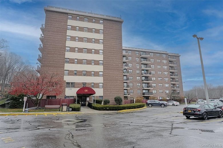 100 Diplomat Drive #8M