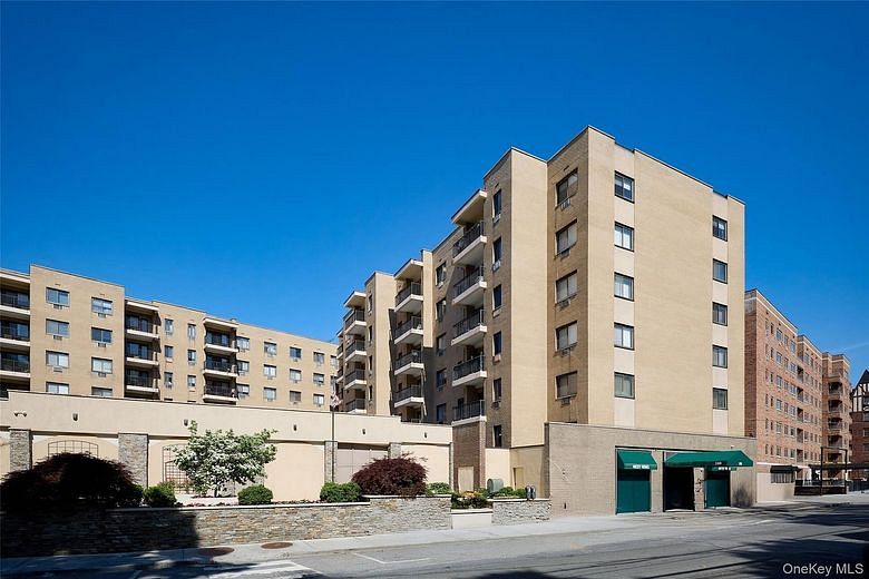 100 E Hartsdale Avenue #4DW