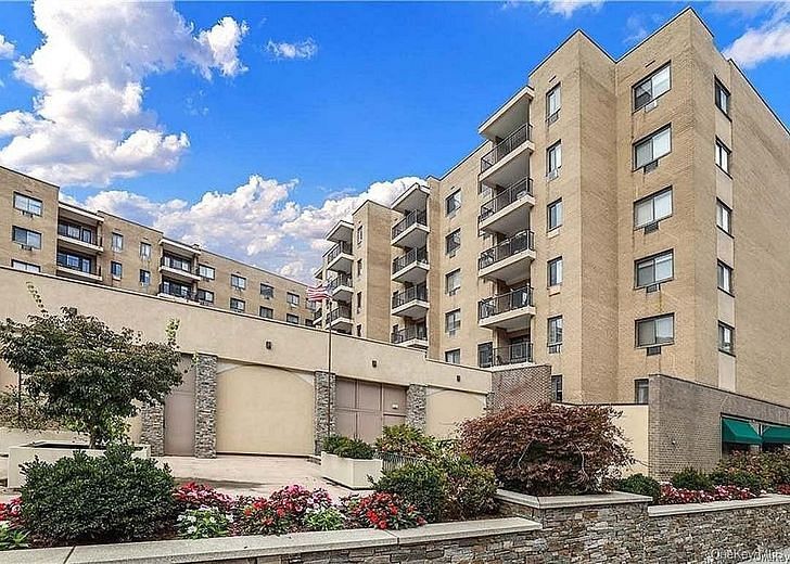 100 E Hartsdale Avenue #6GW
