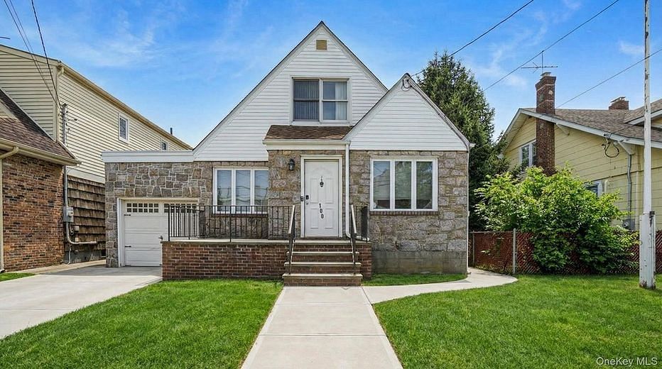 100 Elizabeth Street