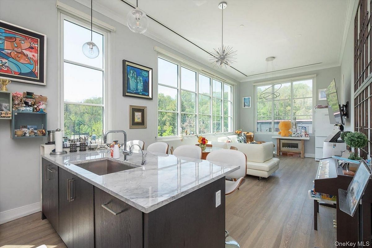 Image 1 of 30 for 100 Garvies Point Road NW #1042 in Long Island, Glen Cove, NY, 11542