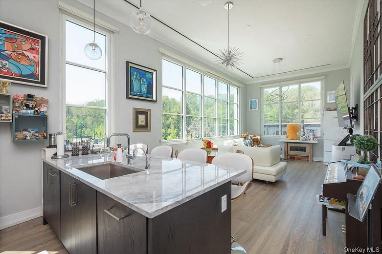 100 Garvies Point Road NW #1042