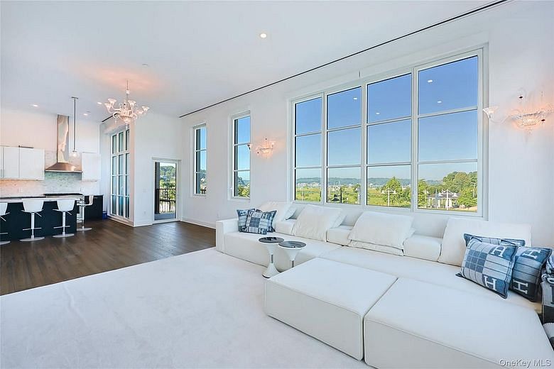 100 Garvies Point Road #1024