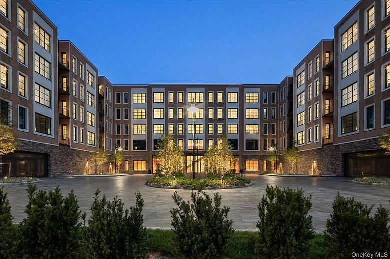 100 Garvies Point Road #1301