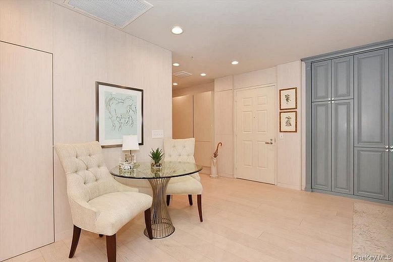 100 Harbor View Drive #401