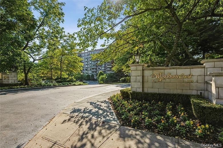 100 Hilton Avenue #907
