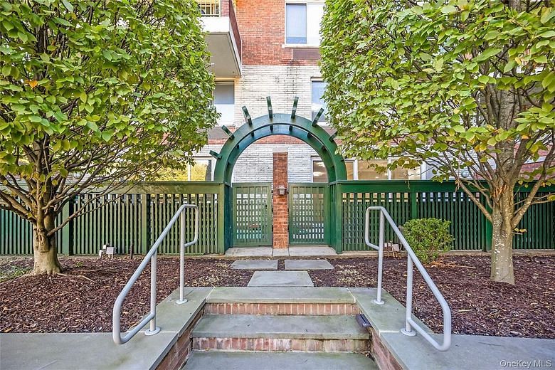 100 Hilton Avenue #M27