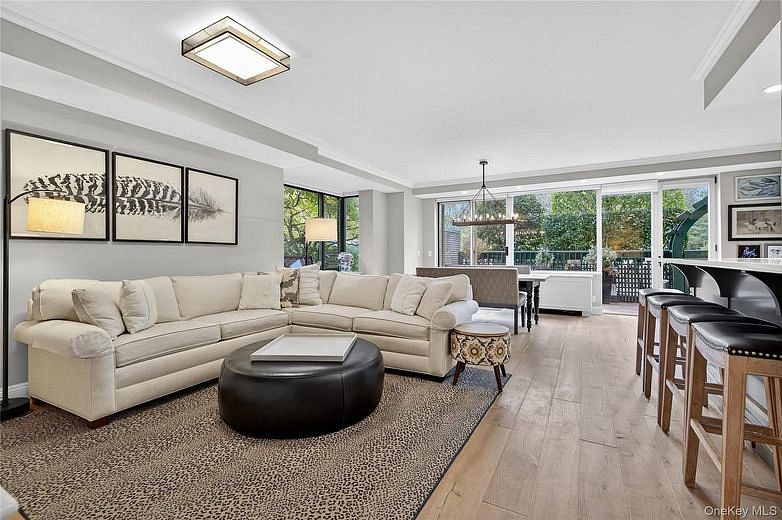 100 Hilton Avenue #M32