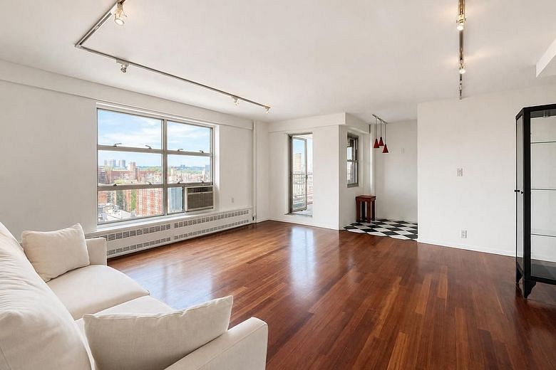 100 Lasalle Street #13A