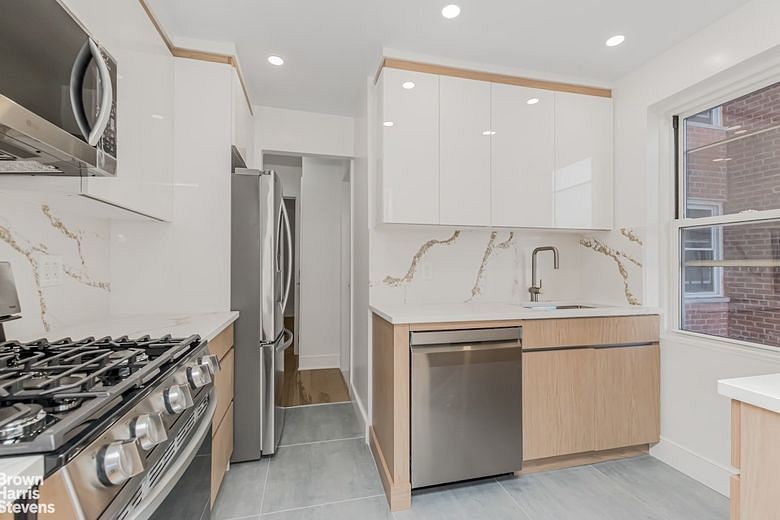 100 Park Terrace West #4E